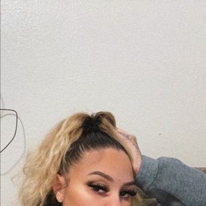 Meet your Posher, Kayla